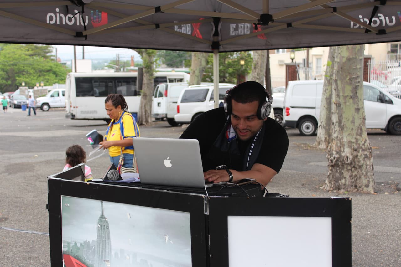 El orgullo colombiano dijo presente en el Shchuetzen Park en North Bergen para apoyar la selección colombiana en la Copa América Centenario.