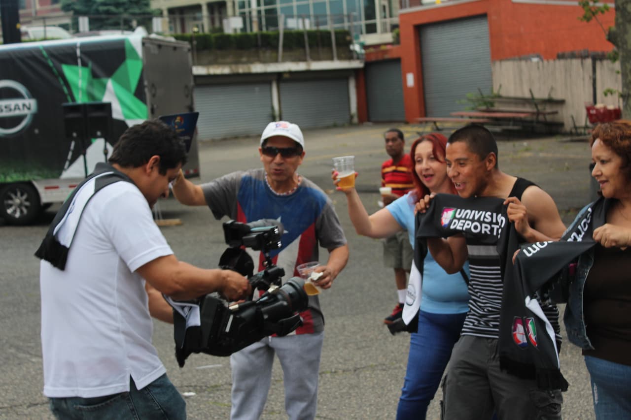 El orgullo colombiano dijo presente en el Shchuetzen Park en North Bergen para apoyar la selección colombiana en la Copa América Centenario.