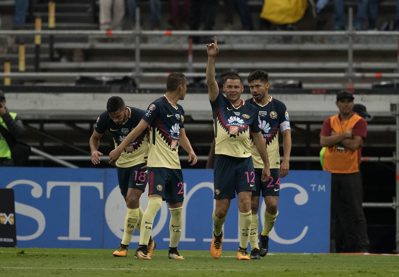 Solo un gol fue suficiente para el triunfo y la ventaja del equipo azulcrema contra su gran rival.