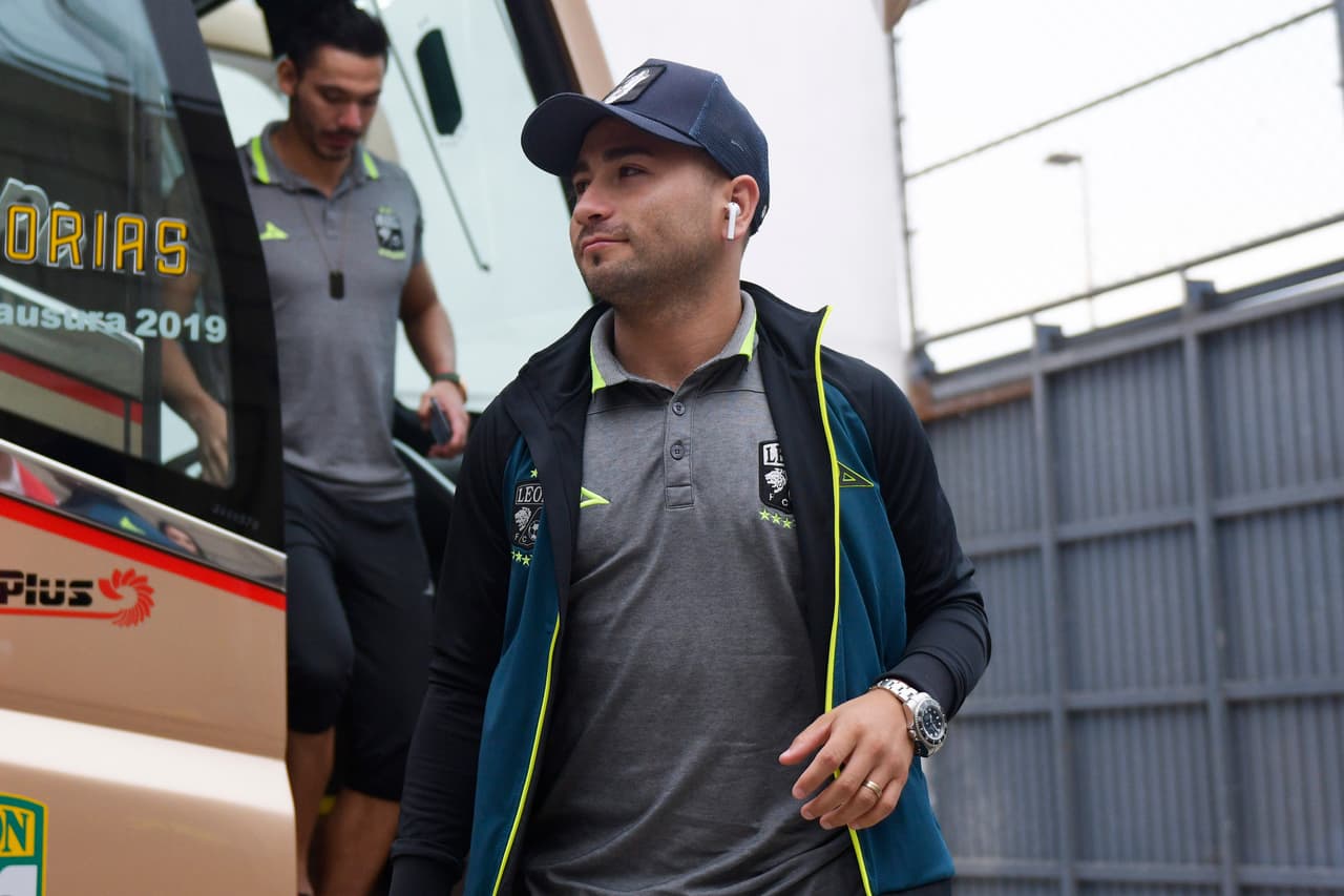 Aficionados de Tigres, mayoritariamente, y del León, tomaron por 'asalto' las inmediaciones del Estadio Universitario para atestiguar el juego de Ida de la Final del Clausura 2019 de la Liga MX en Monterrey. Se esmeraron y le pusieron un fantástico ambiente.