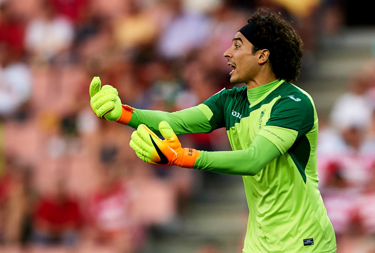 Guillermo Ochoa se perfila como el titular en la portería. Viene de un excelente momento en España y se requiere de seguridad ante uno de los rivales más duros del hexagonal.