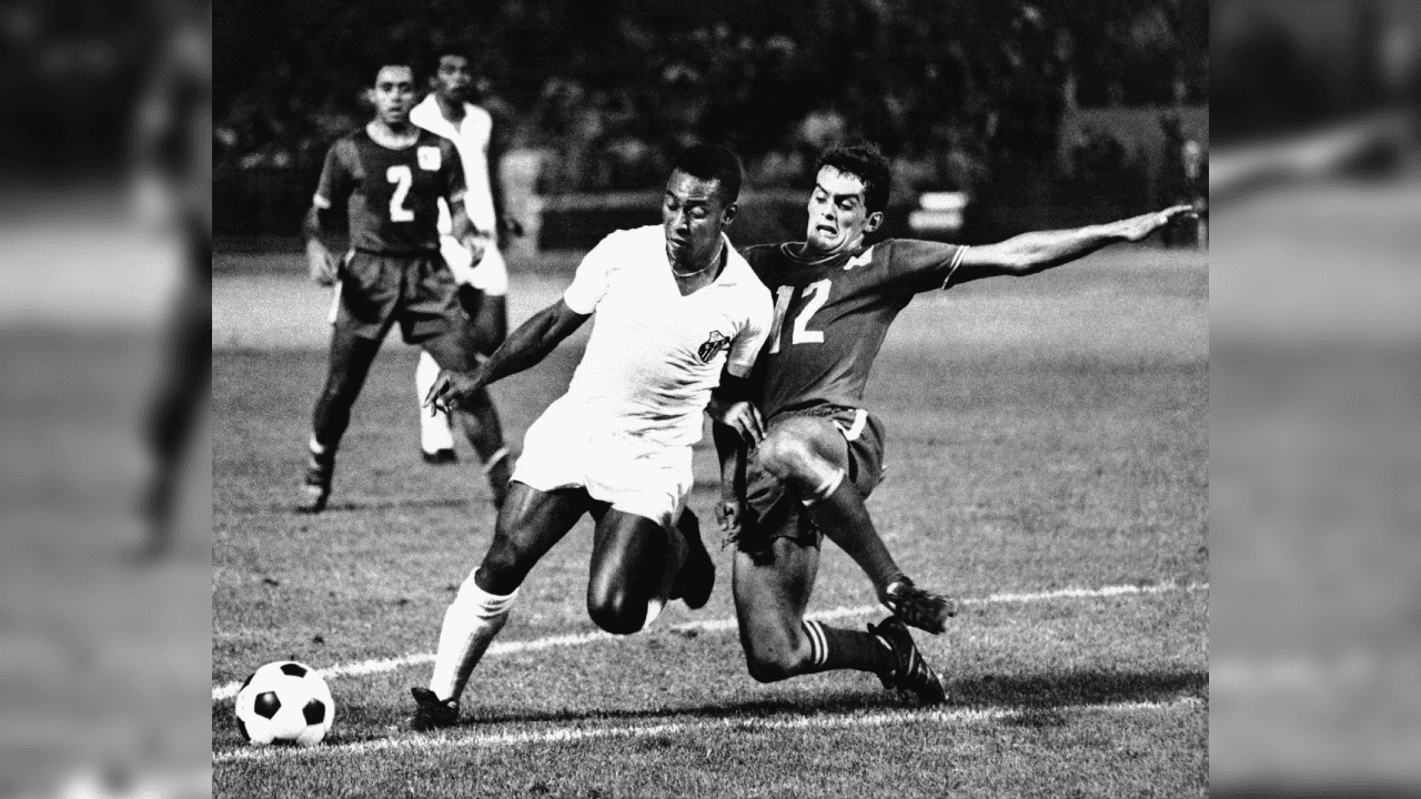 Para cumplir con la programación de sus cotejos, el Santos de 'O Rei' no canceló los juegos, optaron por viajar con todo y Pelé.