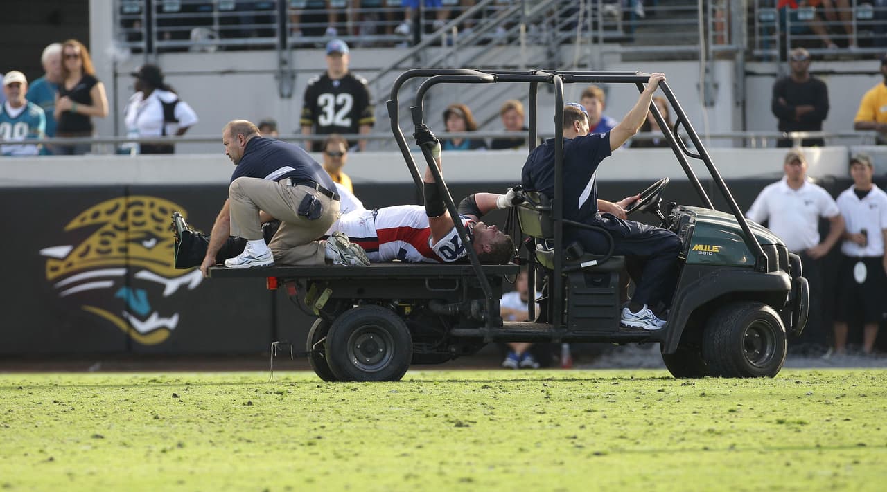 El diagnóstico fue fractura de tibia y peroné, por lo que tuvo que someterse a cirugía. Su regreso e dio en la siguiente temporada. A pesar de ello, algunos años después entró al Pro Bowl del 2015.