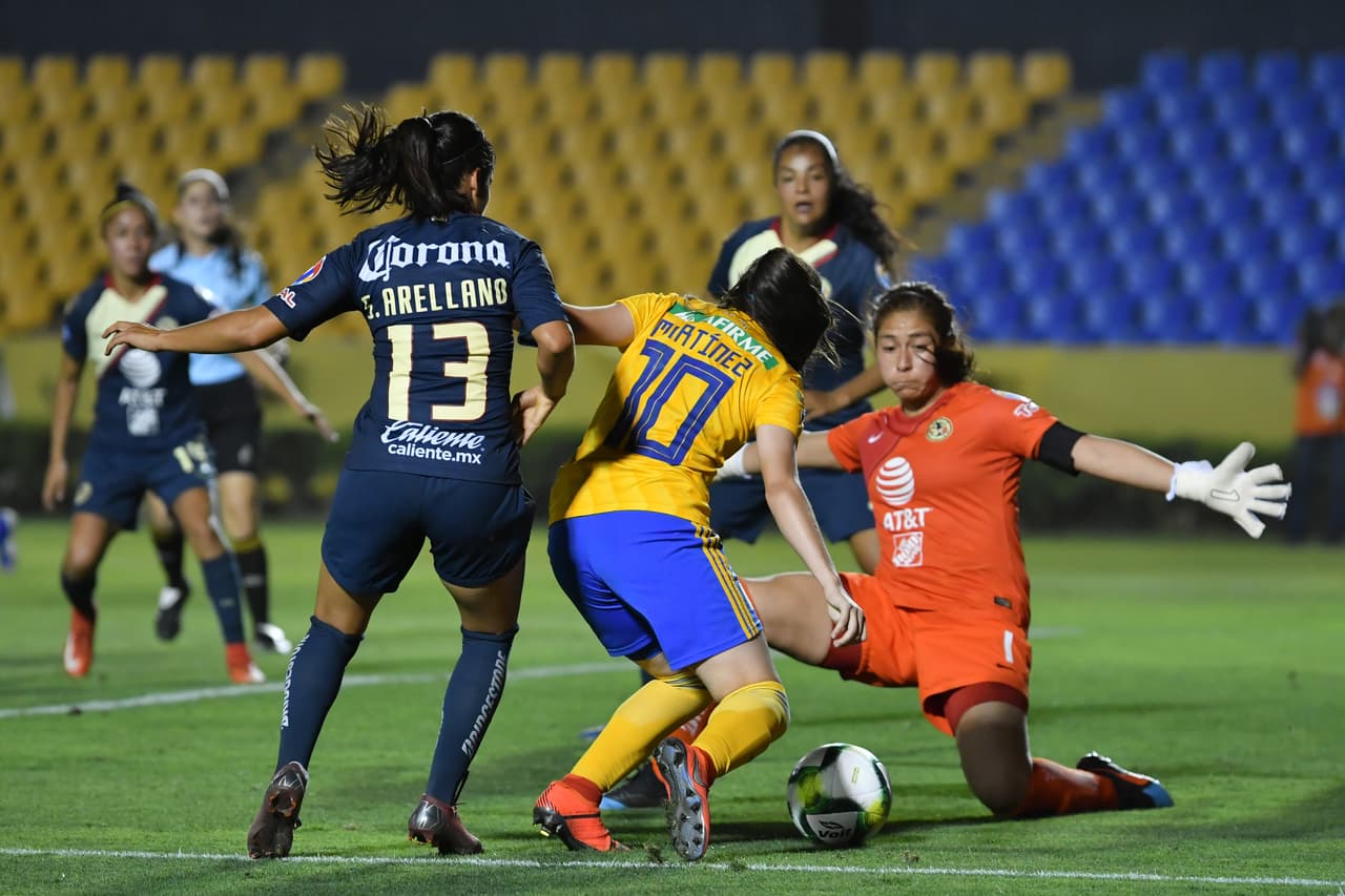 Pero Tigres se puso adelante en el marcador, y fue a los 34 minutos de partido cuando Katty Martínez puso el 1-0 para las felinas.