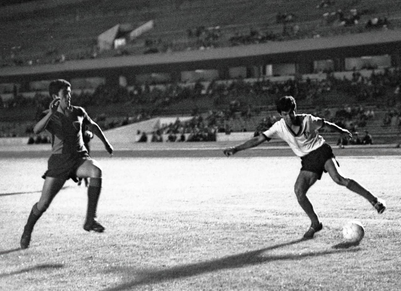 En 1966 jugó su primer mundial con México en la Copa del Mundo de Inglaterra '66.