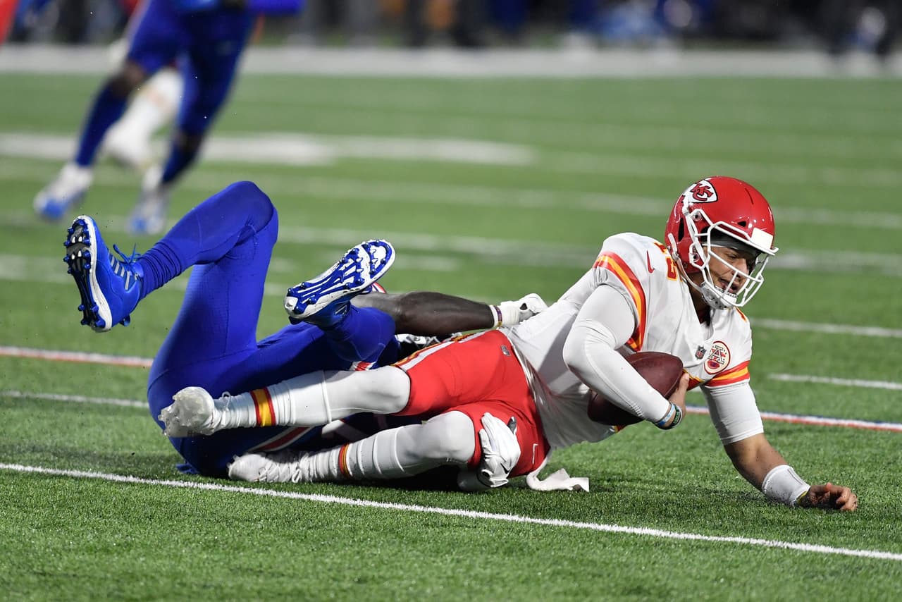 Clyde Edwards-Helaire conisguió romper las 150 yardas por aire en la victoria 26-17 sobre los Buffalo Bills.