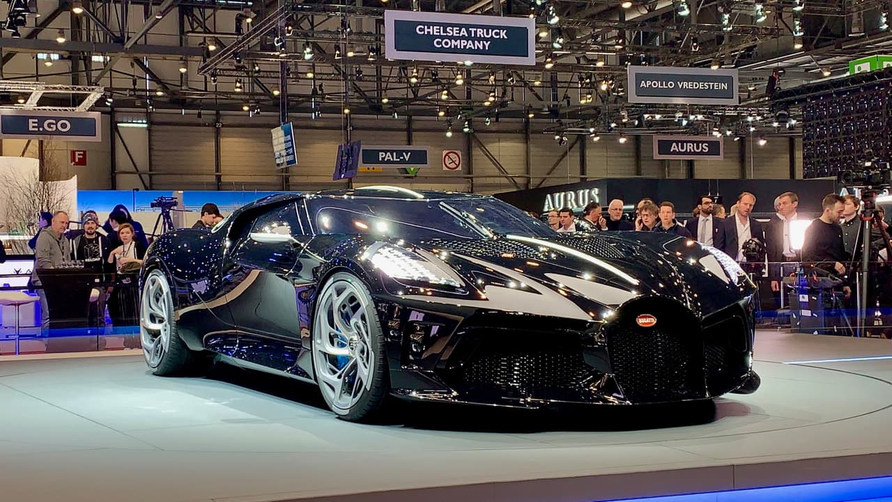 Bugatti mostró al público su 
<b>La Voiture Noire </b>por primera, y probablemente última vez, en el 
<b><a href="https://www.univision.com/carros/estos-fueron-los-mejores-carros-del-auto-show-de-ginebra-2019-fotos">Auto Show de Ginebra 2019</a> </b>su hiperauto de 19 millones de dólares. Afortunadamente A Bordo estaba allí para contarles.