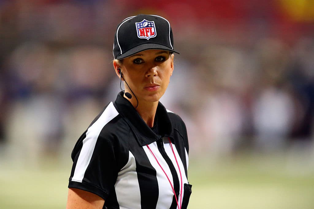 Sarah Thomas será la primera mujer en oficiar un Super Bowl en la historia | La árbitra tendrá su primera experiencia en la máxima justa deportiva del futbol americano.