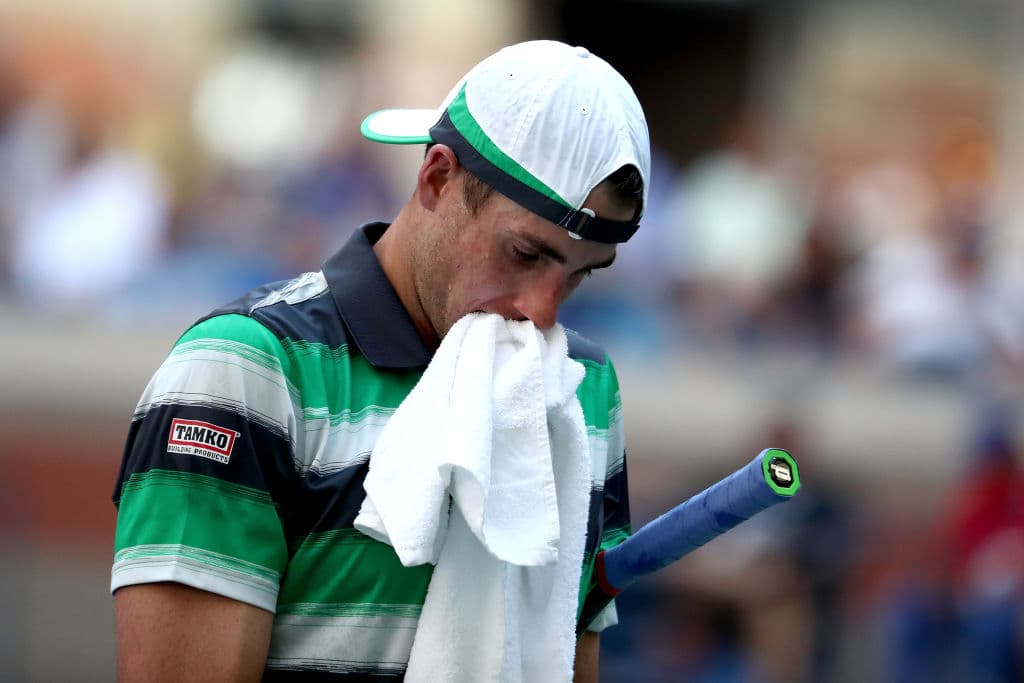 El ganador del US Open de 2009 superó a su rival de 2.06 metros en cuatro sets (6-7, 6-3, 7-6 y 6-2) sobreponiéndose a un mal inicio. Del Potro repite en semifinales de este torneo en años seguidos.