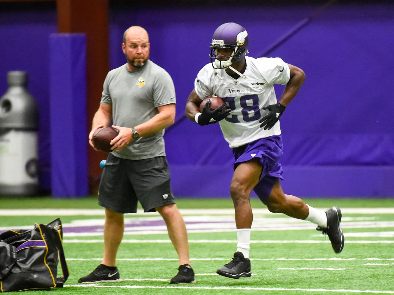 Minnesota Vikings running back Adrian Peterson works out with his team during NFL football practice in Eden Prairie, Minn., Wednesday, May 25, 2016. (AP Photo/Craig Lassig)
