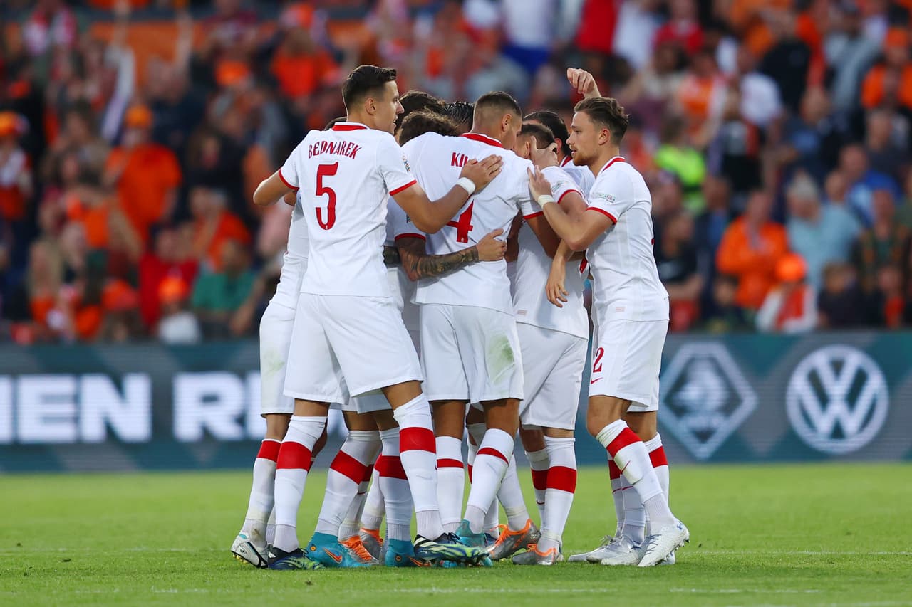 Polonia se puso en ventaja de dos goles gracias a los tantos de Cash y Zieliński, pero los Países Bajos reaccionaron con las anotaciones de Klaassen y Dumfries.