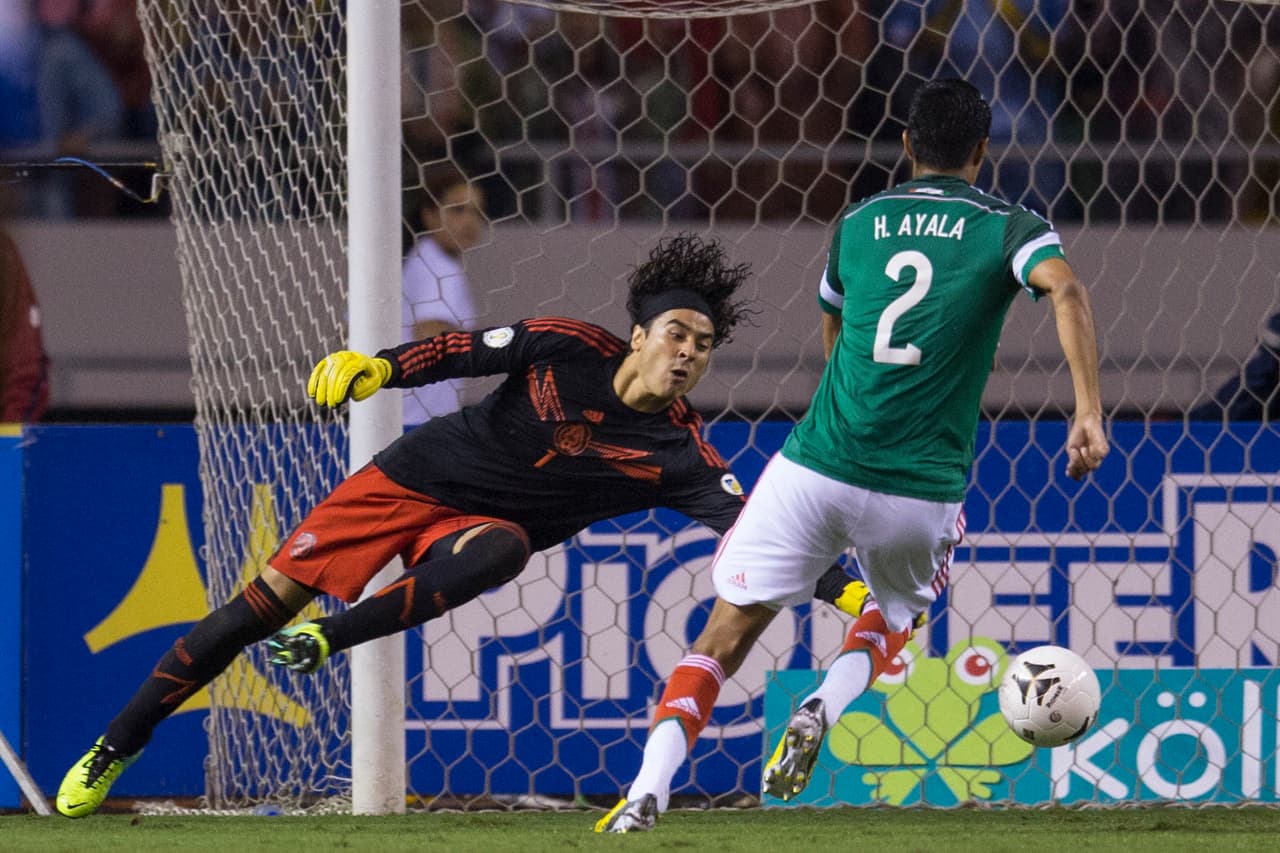 En la portería también se deberá poner especial atención pues aunque Ochoa lleva la mano titular, tiene muy de cerca a Muñoz y Orozco.