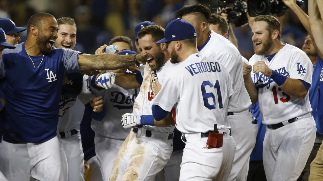 Los Dodgers ganan a los Rockies en extrainnings y dan paso decisivo a los Playoffs
