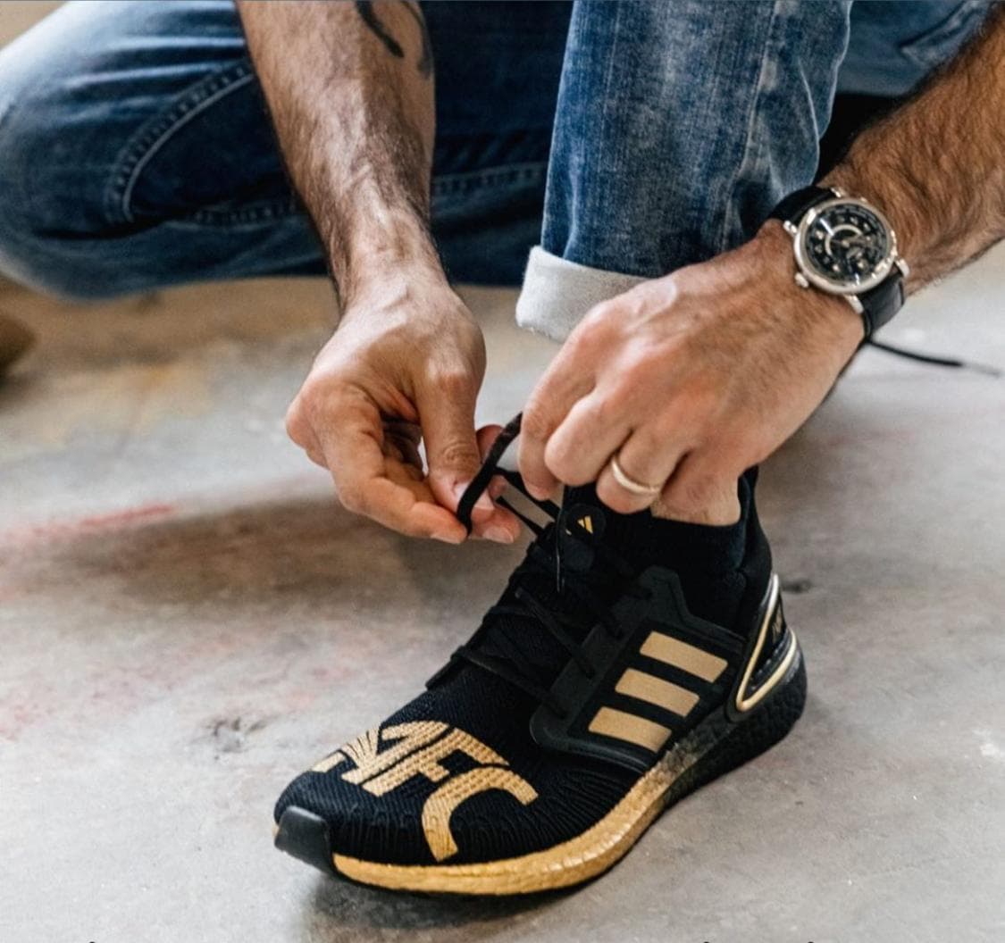 El actor y aficionado mexicano del conjunto angelino es la imagen del nuevo producto del equipo de Los Ángeles.