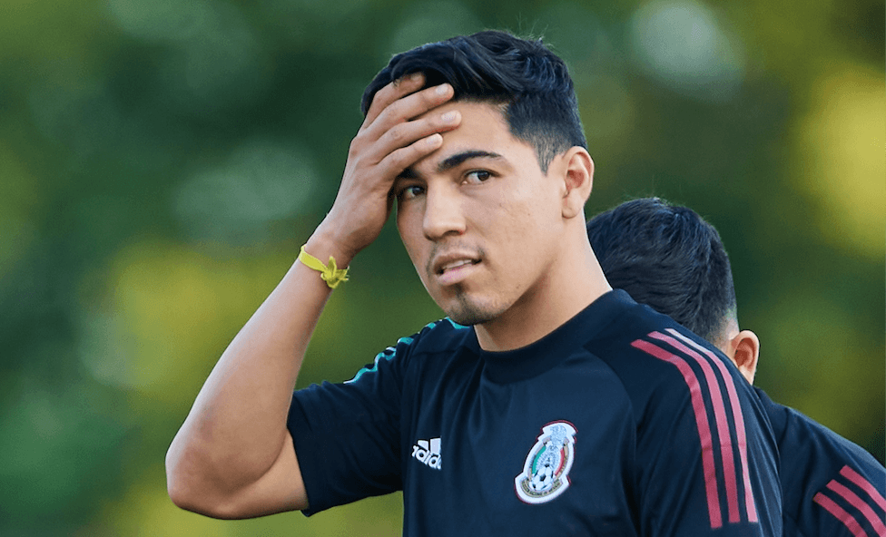 Asaltan a Erick Gutiérrez saliendo del aeropuerto en la CDMX