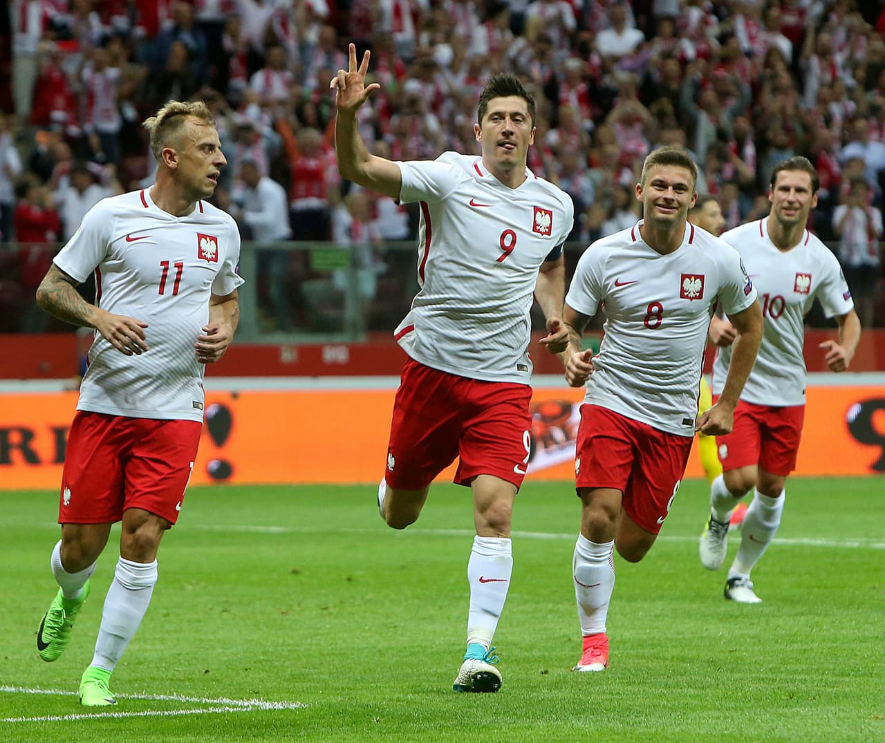 Polonia también es líder del grupo E de Europa y lleva ventaja de 6 puntos sobre Montenegro y Dinamarca, rival al que tendrá que derrotar en esta jornada como visitante para soñar con Rusia.