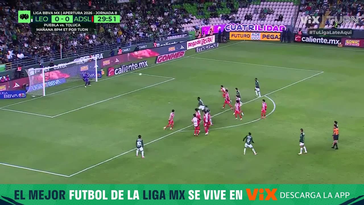 ¡Otra vez Lajud le dice que no al León y ataja el disparo de Jordi Cortizo!
