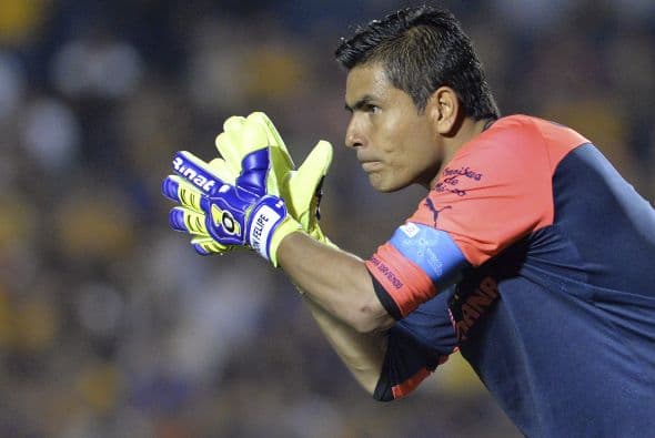 Oswaldo fue durante mucho tiempo arquero de la Selección Mexicana.