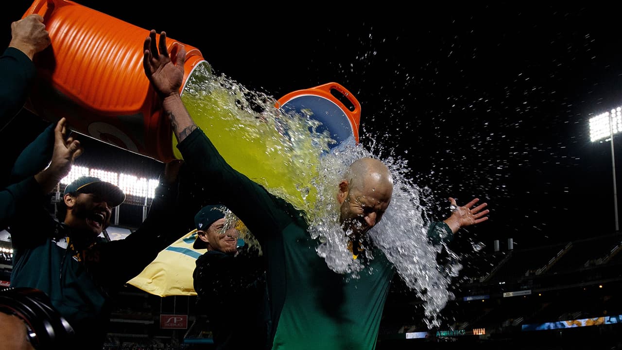 Así celebraron los Athletics el no-hitter de Fiers.