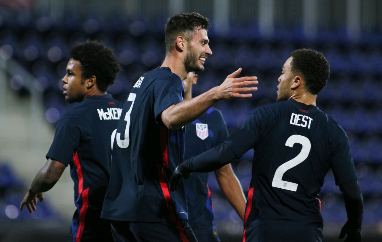 Estados Unidos se impone ante Panamá 6-2 en partido internacional amistoso FIFA. Gio Reyna se encargó de abrir marcador para la escuadra de las barras y las estrellas, posteriormente cayó el doblete de Nicholas Giaocchini, mientras que Sebastián Lletget sum´o uno más y Sebastián Soto otro par. José Fajardo marcó dos goles para los panameños,