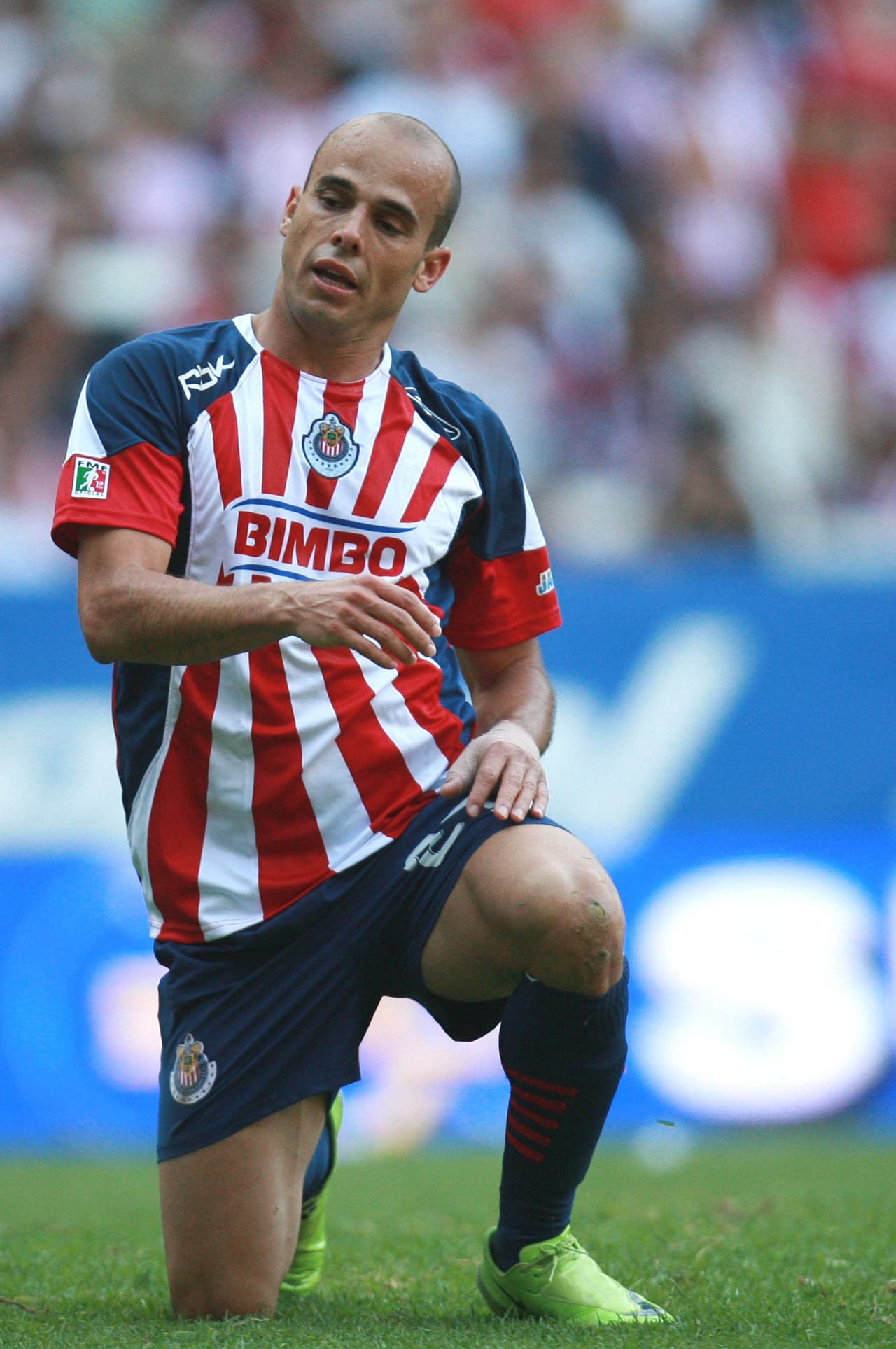 El delantero Carlos Ochoa se vistió con la playera de Chivas en el 2009, pero fue un paso fugaz. Luego, en el 2015, llegó al Atlas pero tampoco tuvo mucho tiempo allí.
