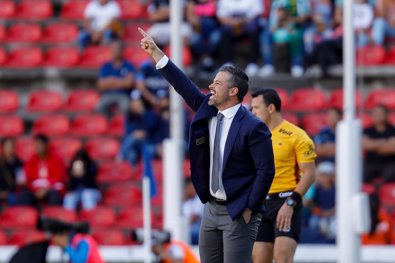 Con una diferencia de goleo de -9, con cuatro derrotas en igual número de partidos, Querétaro es el colista de la Liga MX y se rumora sobre la salida de Rafael Puente Jr., de forma extra oficial.