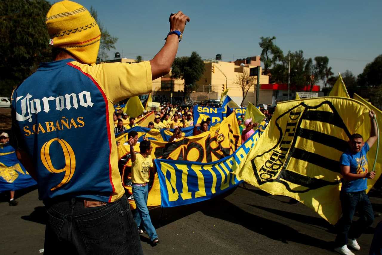 Así fue como un delantero paraguayo se convirtió en ídolo de la afición de las Águilas y, en cuanto a desempeño, rindió y deleitó siempre que jugó ante Cruz Azul.