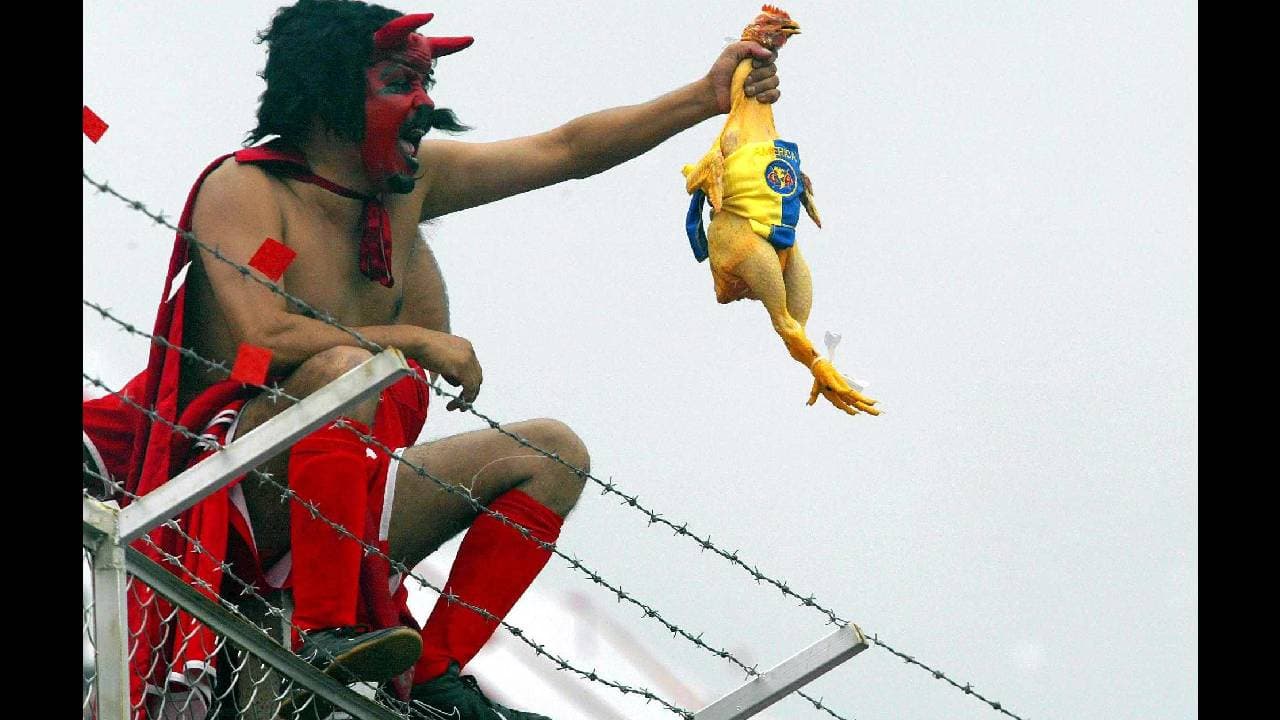 Corría la Jornada 16 del Apertura 2003, la cita fue en el Nemesio Diez convertido en un verdadero ‘Averno’.