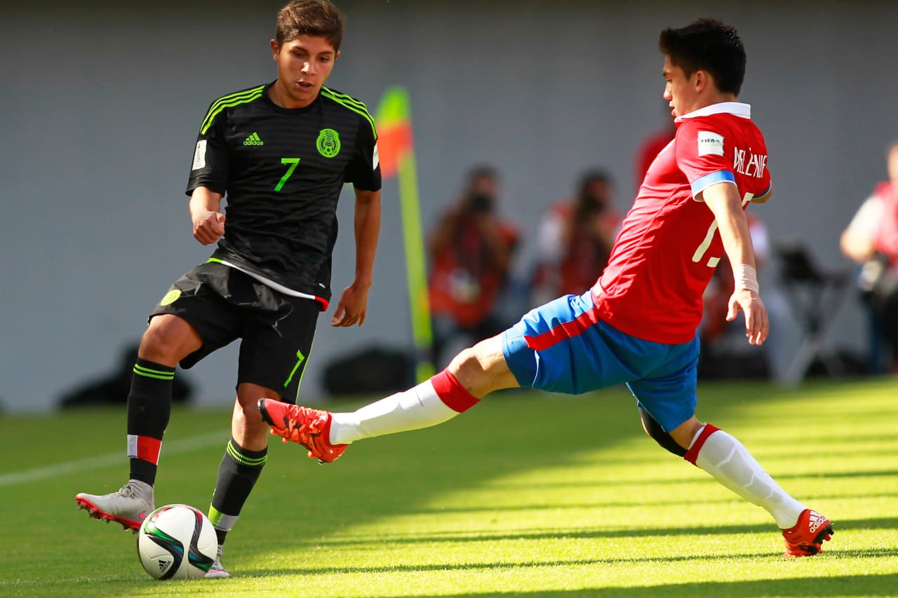 Con el marcador 1-1, el equipo mexicano empezó a dominar el partido, buscando en todo momento la jugada para anotar el segundo gol a favor.