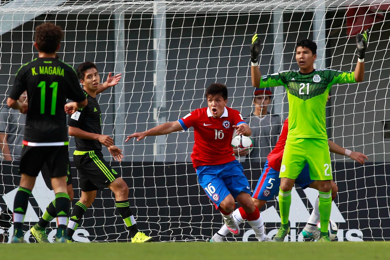 Abraham Romero, portero mexicano, se quedó parado en un tiro de esquina, que sin dudarlo, el equipo rival no dudó en meter la cabeza para colocar el balón al fondo de la red.