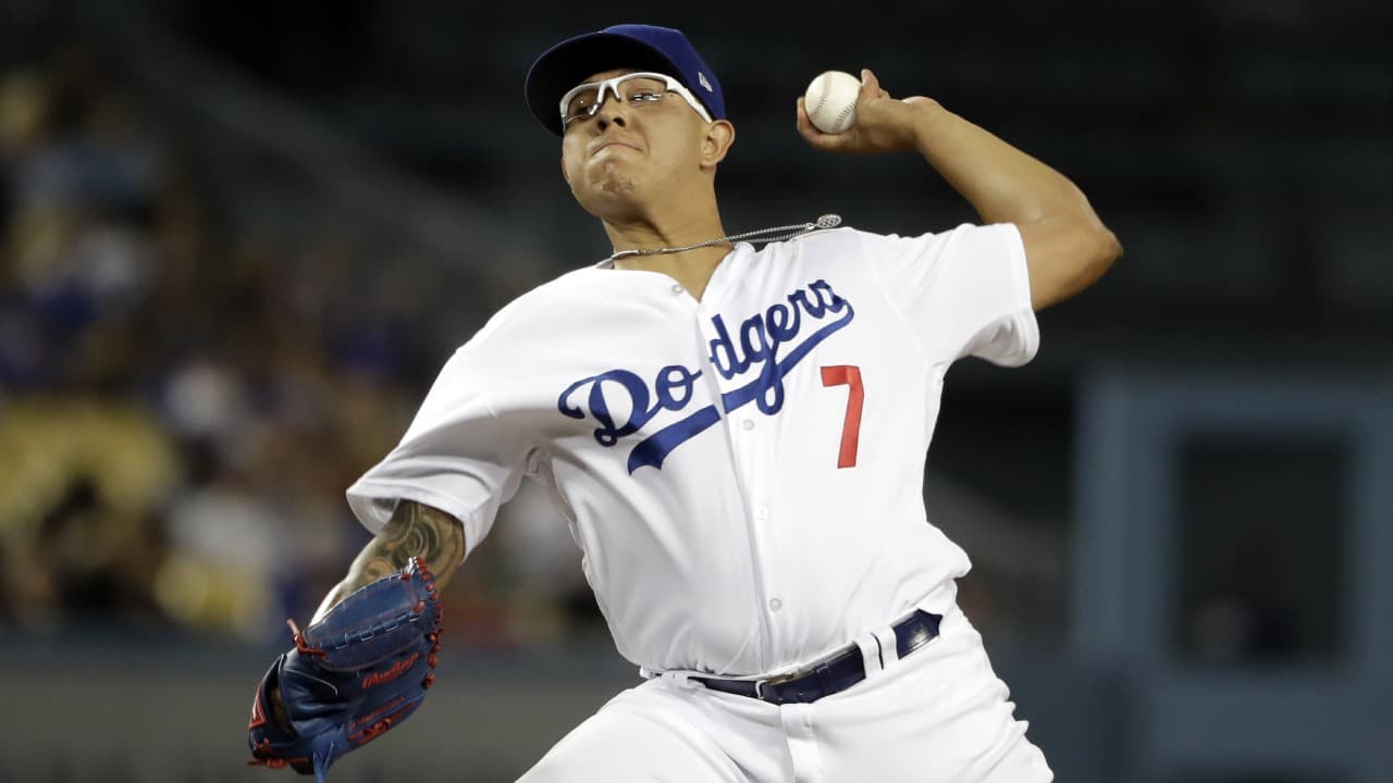 Julio Urías fue detenido la noche del 13 de mayo por un altercado con su novia en un estacionamiento.