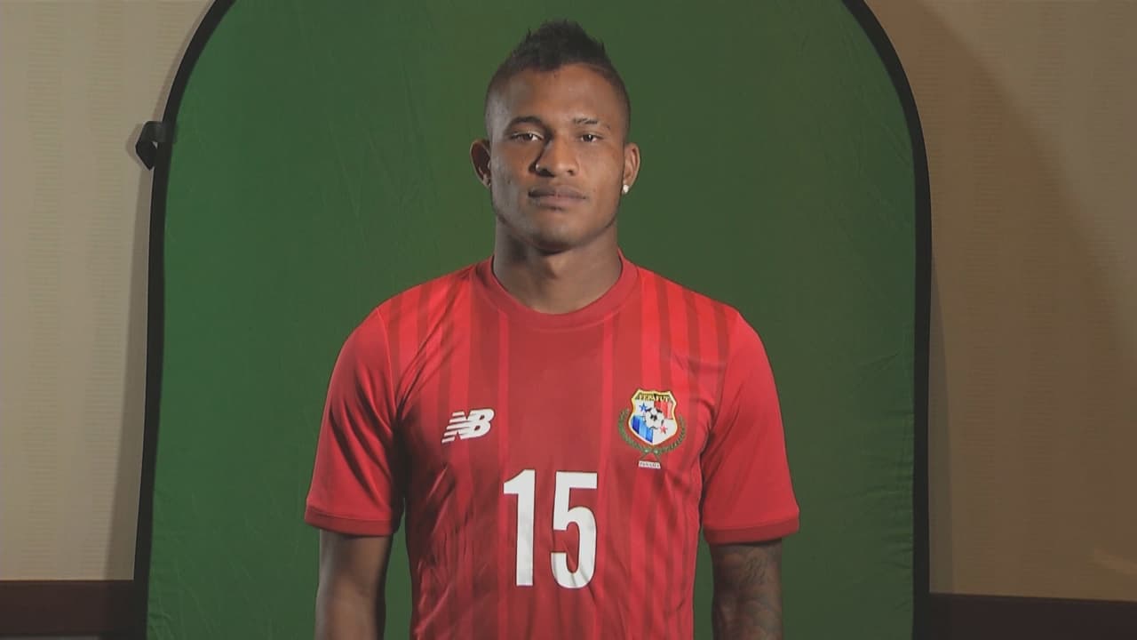 Erick Davis: Fue constante el el robo de balones, no dejó que la media cancha de Mëxico se adueñara del campo. Calificación: 8.