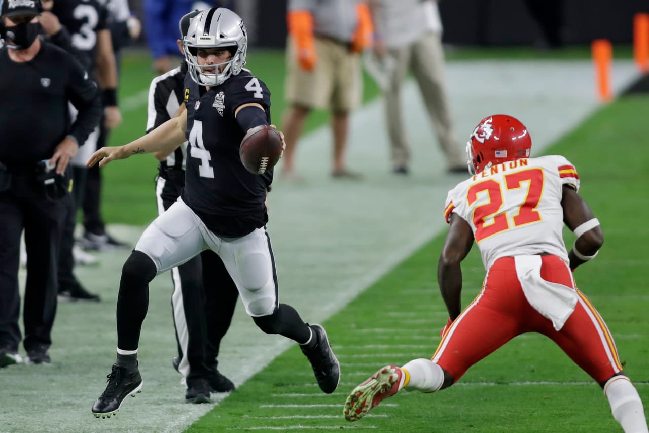 Con menos de dos minutos en el reloj, los Chiefs consiguen el touchdown de la victoria y se vengan de los Raiders al imponerse 35-31.