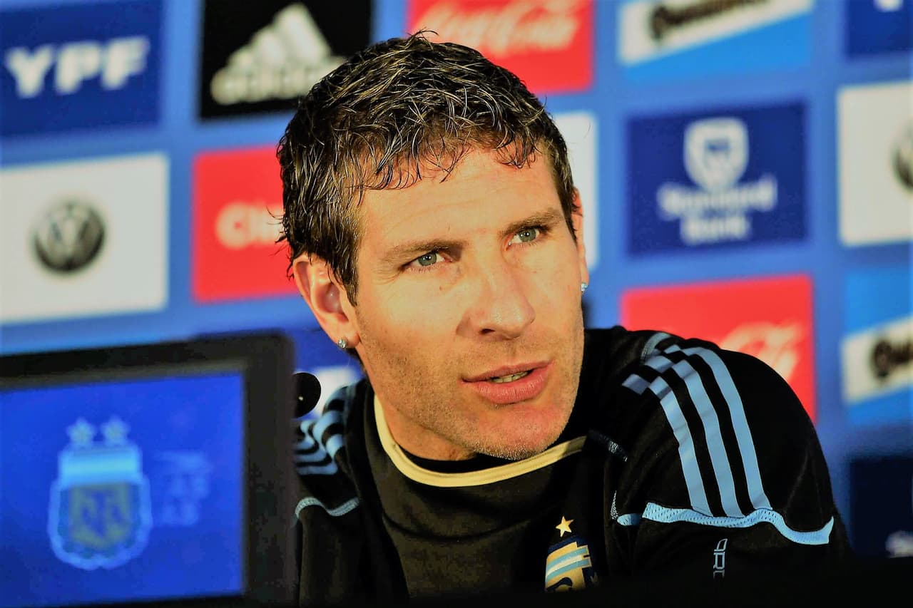 En 1997, se vistió de mujer para una publicación en la revista Mística. Palermo lució una cabellera rubia que impactó a todos. Explicó que 'porque quería hacer algo diferente'.