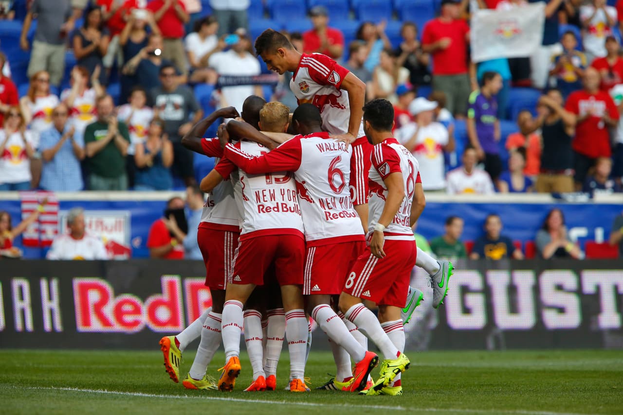 Los Red Bulls fueron contundentes y con un doblete de Bradley Wright-Phillips, y goles de Lloyd Sam y Anthony Wallace, los neoyorquinos golearo 4-1 al Revolution.