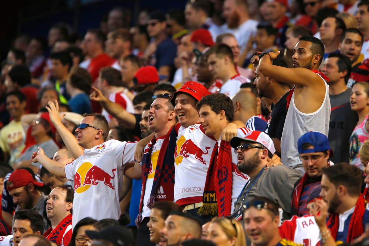 El New York Red Bulls abrió la jornada sabatina en el Red Bull Arena con la visita de New England Revolution.