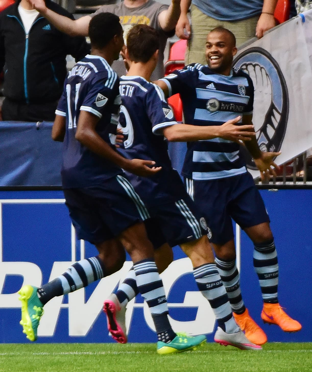 Con solitario gol del defensa estadounidense Kevin Ellis, Sporting KC venció a los Whitecaps que acumuló su segunda derrota al hilo.