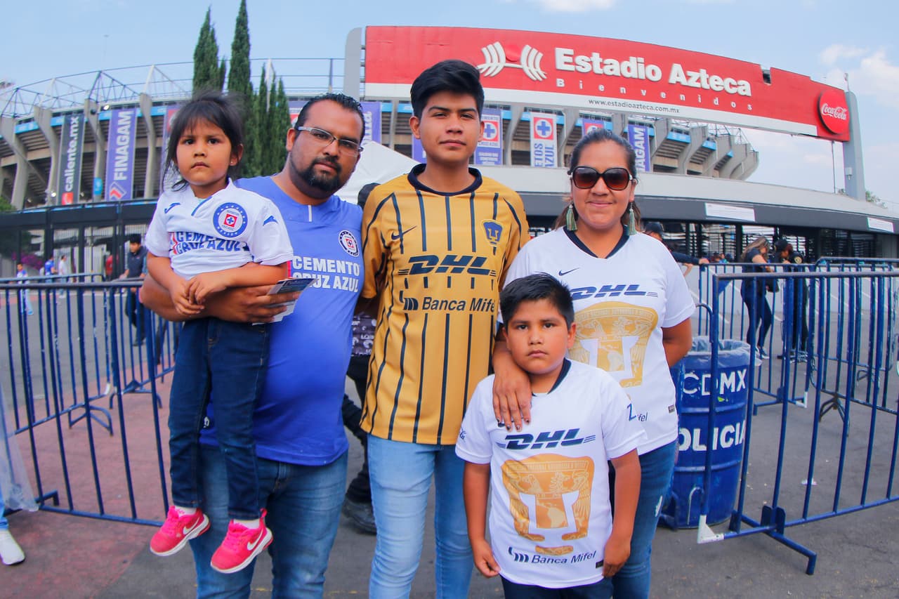 Los fanáticos de Cruz Azul y Pumas listos para el juego en el Estadio Azteca por la Jornada 15 del 
<a href="https://www.univision.com/deportes/futbol/liga-mx/*">Clausura 2019</a>.