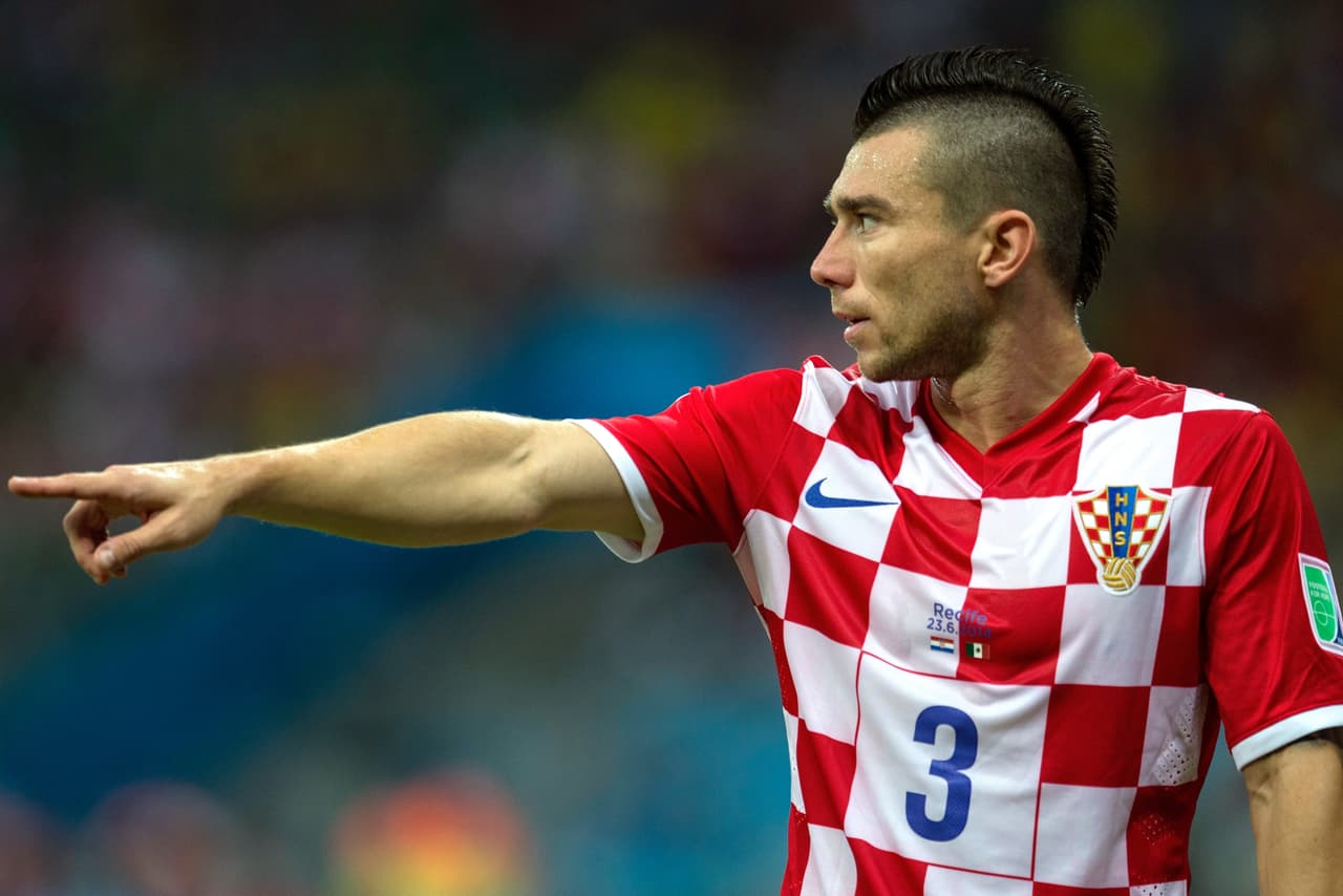 Así que optó por Danijel Pranjic, un jugador muy peculiar que durante su carrera ha cubierto las funciones de lateral izquierdo, mediocampista defensivo y enganche.