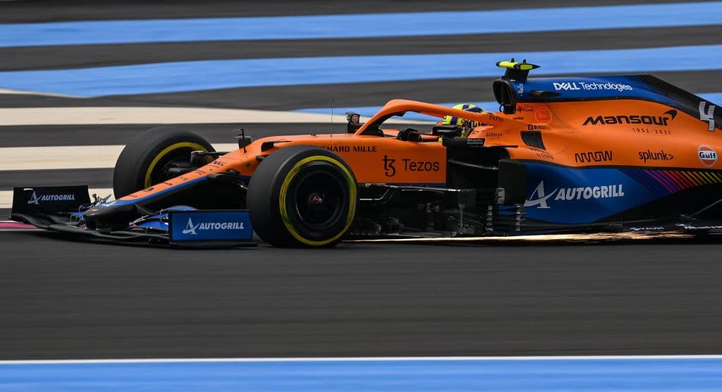 Max Verstappen se adueñó del circuito con la primer plaza, Lewis Hamilton le pisó los talones al holandés y se quedó en la segunda plaza, Bottas protegerá a su compañero desde la tercer plaza y Sergio Pérez buscará revasar a los mercedes desde la cuarta posición.