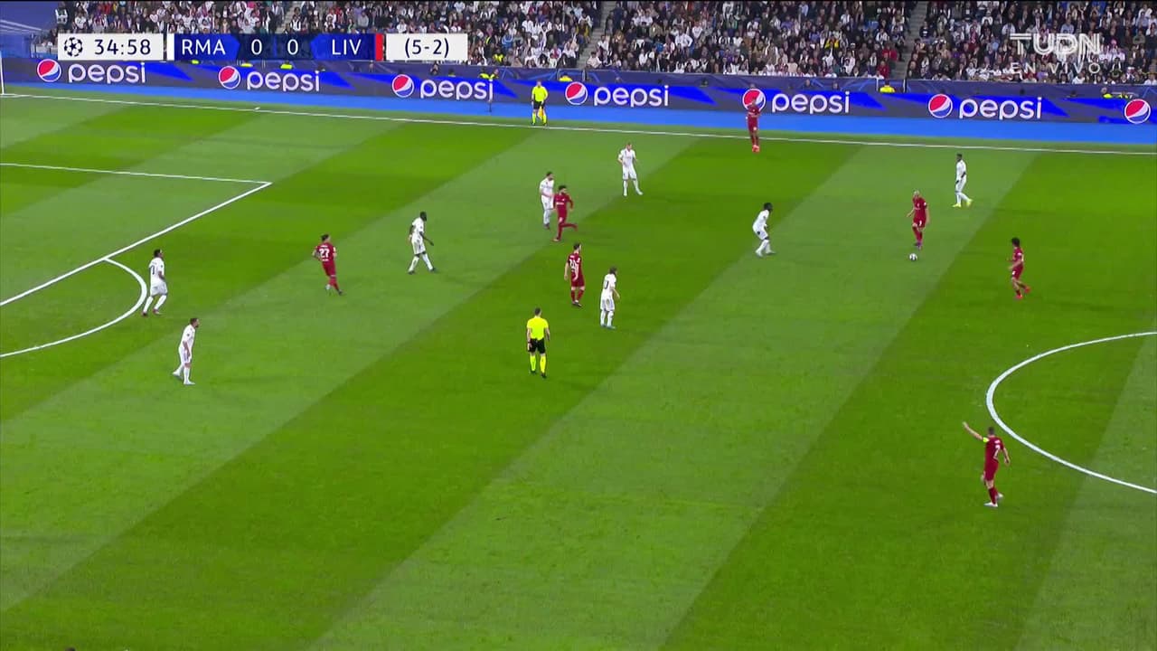 ¡TIRO ATAJADO! disparo por Cody Gakpo.