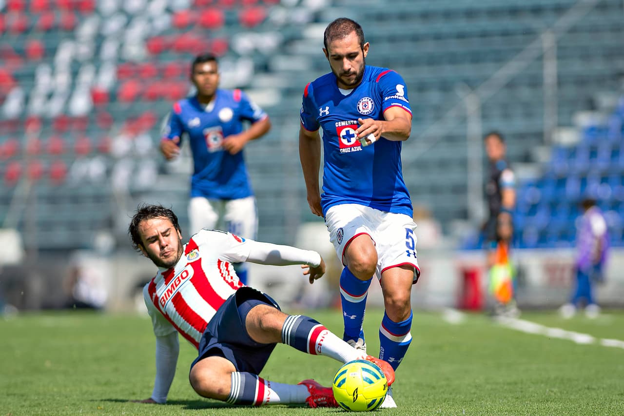 Además es aguerrido y se sacrifica por el equipo.