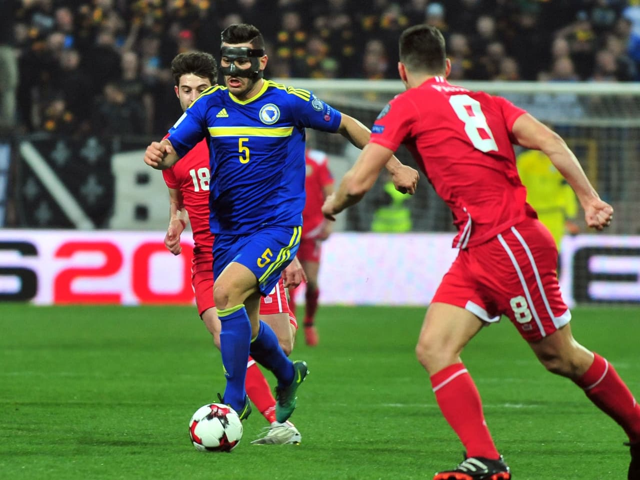 Bosnia 5-0 Gibraltar - Por su parte, los bosnios golearon y se acercaron a los puestos de clasificación con 10 puntos.