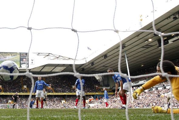 El Totteham le metió dos al Portsmouth.