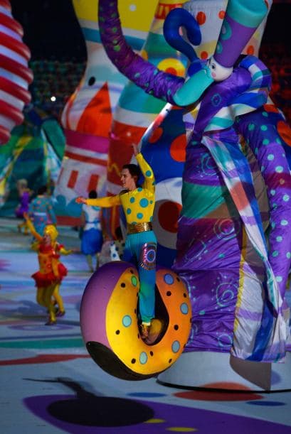 Participaron más de tres mil jóvenes bailarines, músicos, acróbatas y artistas de circo.