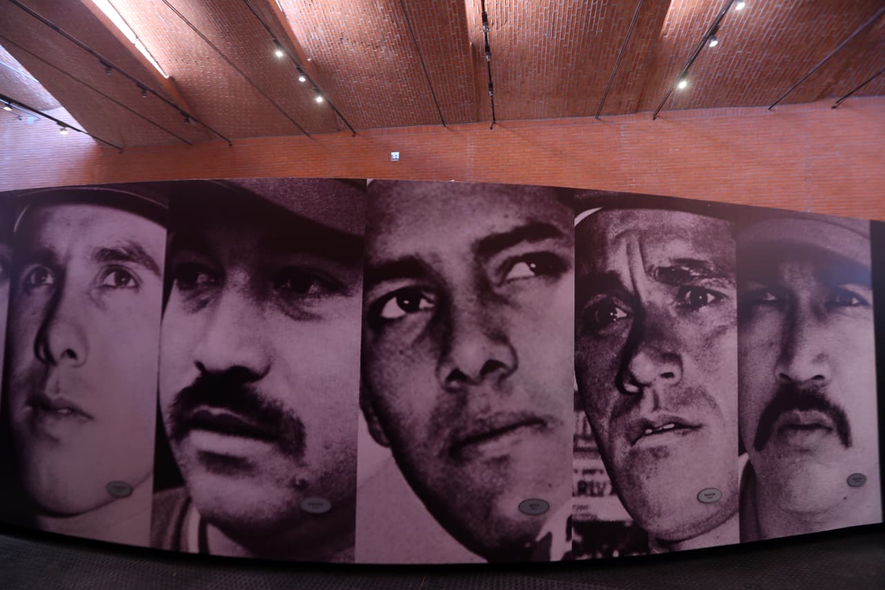 El presidente de México, And´rés Felipe López Obrador, fue uno de los presentes como fanático en la reinauguración del Salón de la Fama del Béisbol Mexicano, que revive grandes del momento de ese deporte a nivel local.