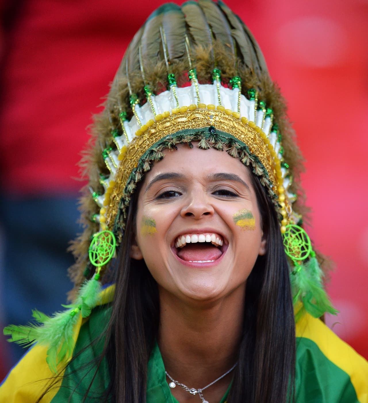 Moscow (Russian Federation), 27/06/2018.- A supporter of Brazil cheers prior to the FIFA World Cup 2018 group E preliminary round soccer match between Serbia and Brazil in Moscow, Russia, 27 June 2018. (RESTRICTIONS APPLY: Editorial Use Only, not used in association with any commercial entity - Images must not be used in any form of alert service or push service of any kind including via mobile alert services, downloads to mobile devices or MMS messaging - Images must appear as still images and must not emulate match action video footage - No alteration is made to, and no text or image is superimposed over, any published image which: (a) intentionally obscures or removes a sponsor identification image; or (b) adds or overlays the commercial identification of any third party which is not officially associated with the FIFA World Cup) (Mundial de Fútbol, Brasil, Moscú, Rusia) EFE/EPA/PETER POWELL EDITORIAL USE ONLY