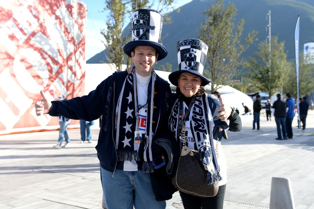 Todo listo para la Gran Final del fútbol mexicano y la afición llegó desde temprano para apoyar a su equipo con sombreros, maquillaje, banderas y mucha pasión.