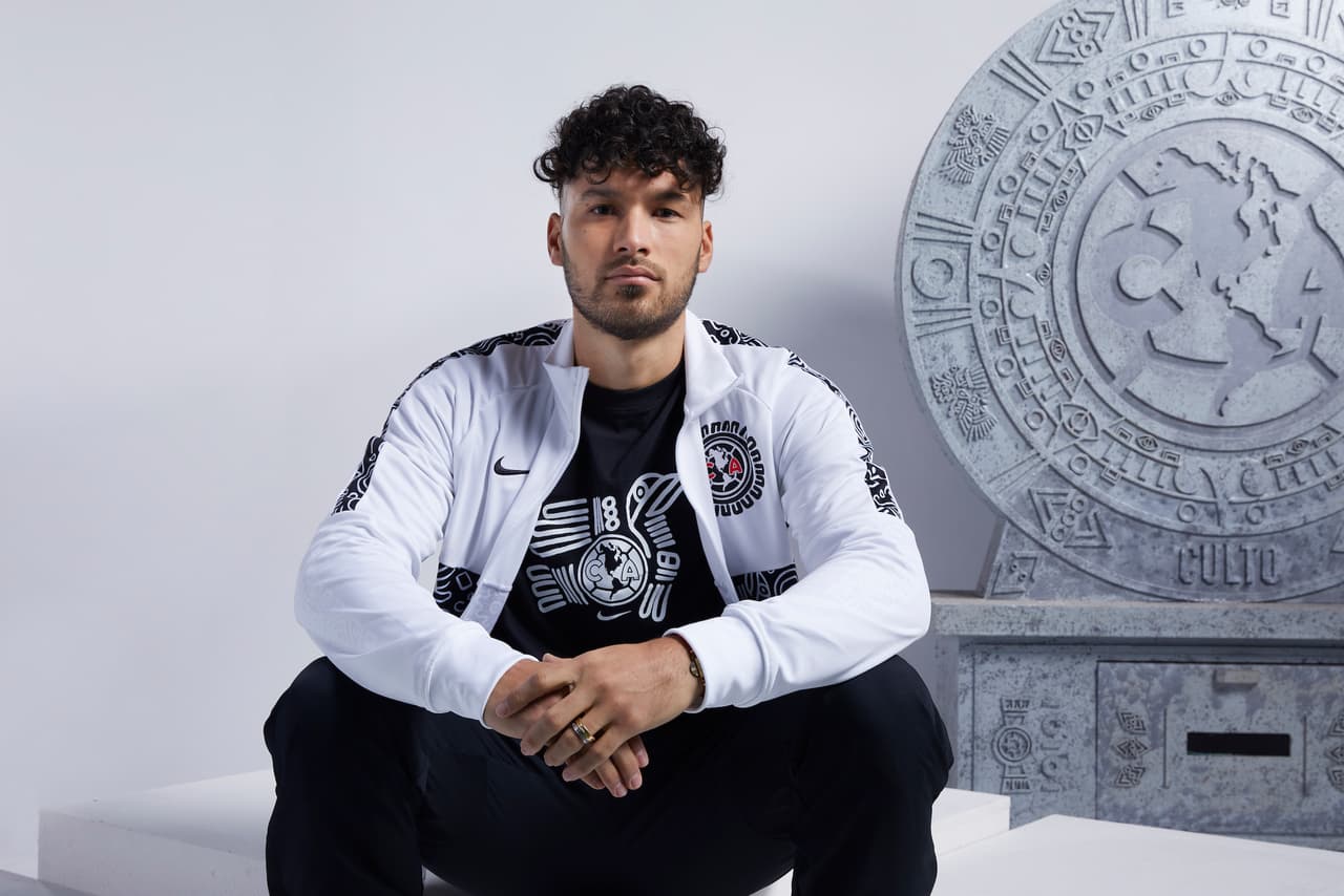 Las Águilas del América presentaron su tercer uniforma para la temporada 2021. La playera tiene motivos prehispánicos en blanco y negro, los cuales logran entrar en armonía con los patrocinadores plasmados en el jersey. La colección incluye pants y playeras complementarias al uniforme.