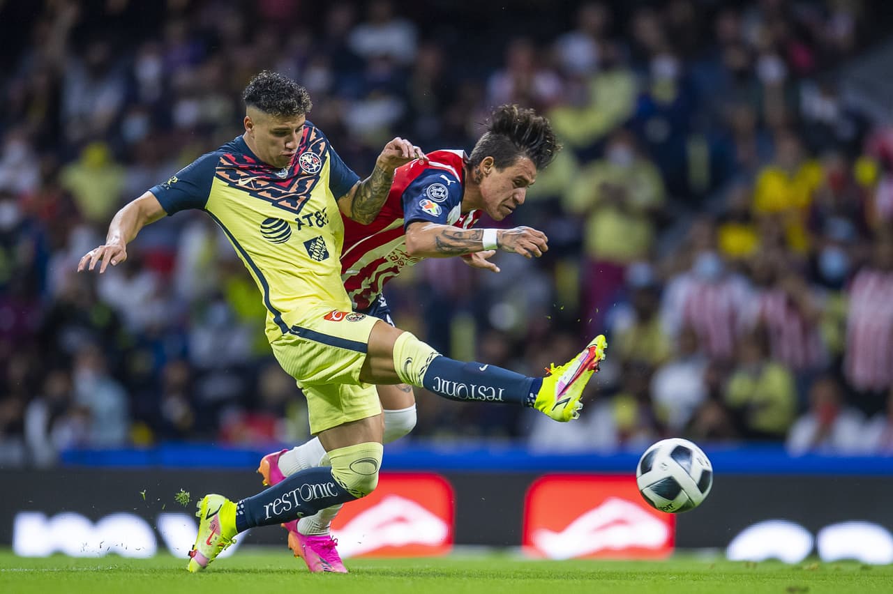 El Clásico entre América y Chivas estuvo lleno de pasión, bronca, ocasiones de gol y mucha polémica por el arbitraje en el encuentro disputado en el Estadio Azteca en actividad de la Jornada 10 del Grita México A21 de la Liga MX.